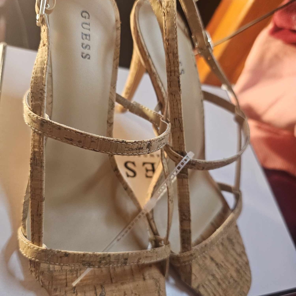 Guess Heels - Picture 4 of 6